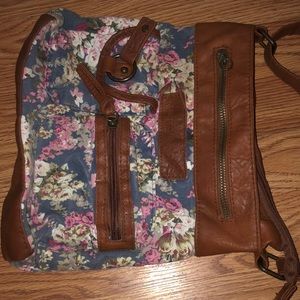 American Eagle medium purse